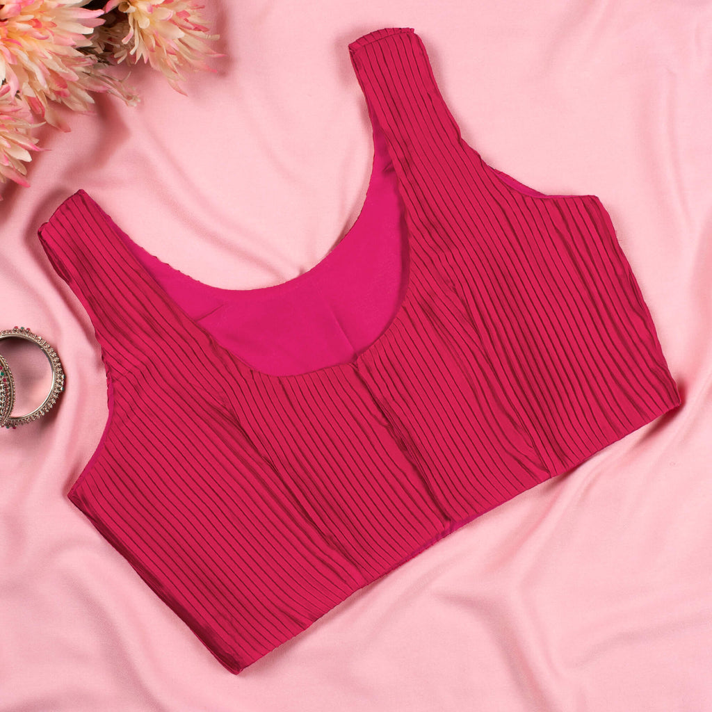 Blusa de satén plisado rosa cereza