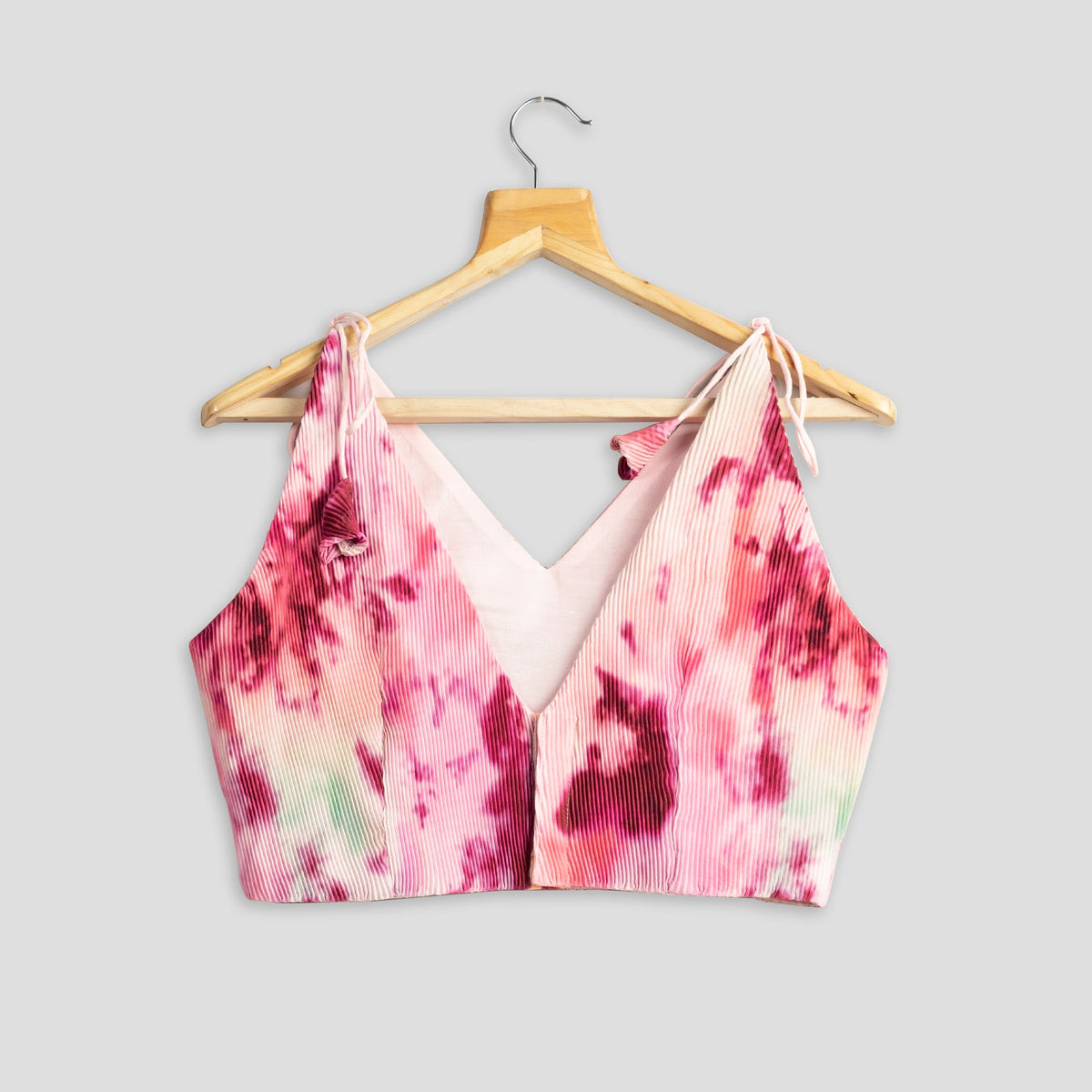 Blusa plisada rojo manzana con efecto tie-dye