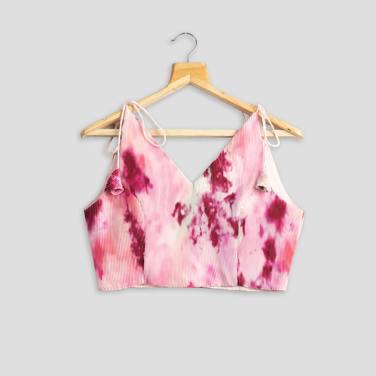 Blusa plisada rojo manzana con efecto tie-dye