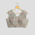 Blusa de satén gris con estampado paisley