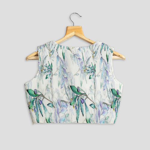 Blusa plisada blanca con estampado de hojas