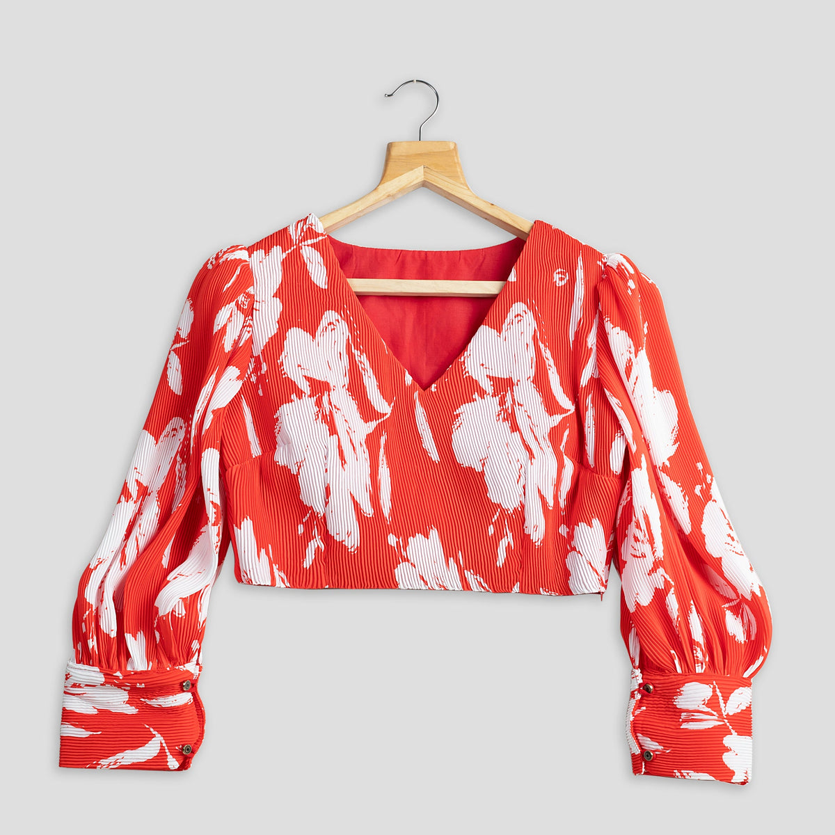 Blusa plisada floral rojo escarlata