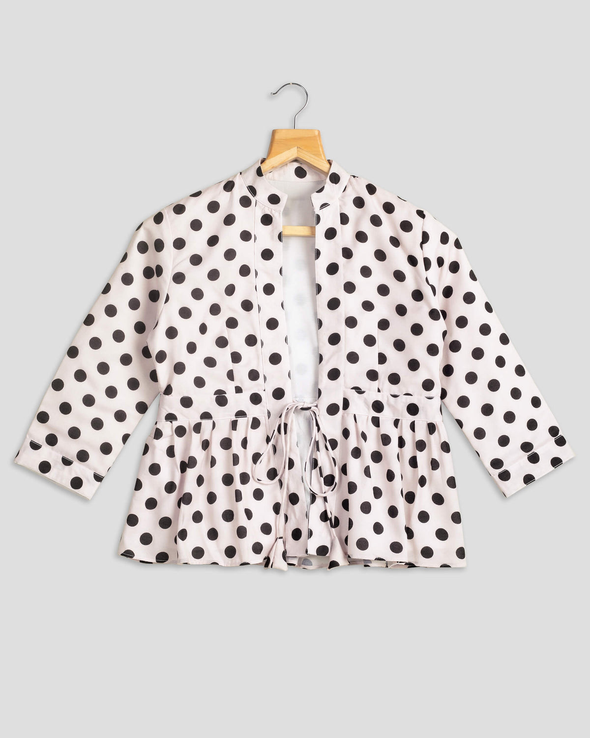Chaqueta de mujer rosa de lunares con volante