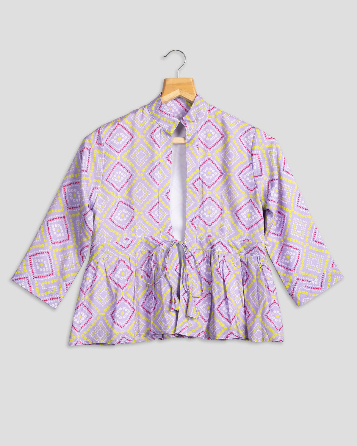 Chaqueta de mujer morada Bandhani con volante