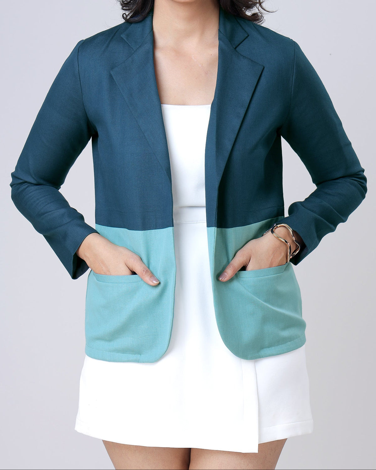 Chaqueta de mujer con bloques de color azul Carolina y azul cielo