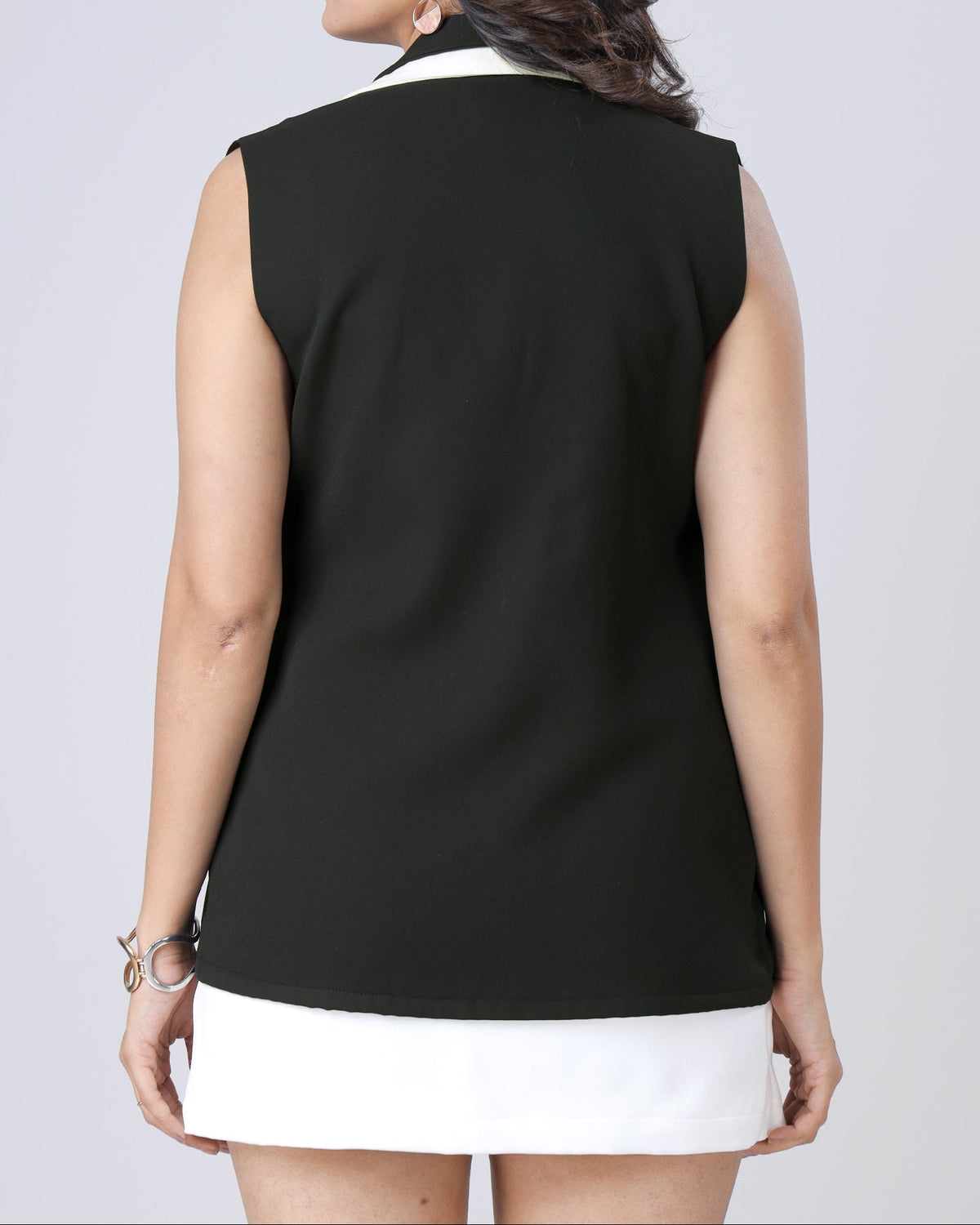 Chaqueta de mujer negra sin mangas