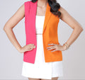 Chaqueta de mujer sin mangas con bloques de color rosa intenso y naranja albaricoque