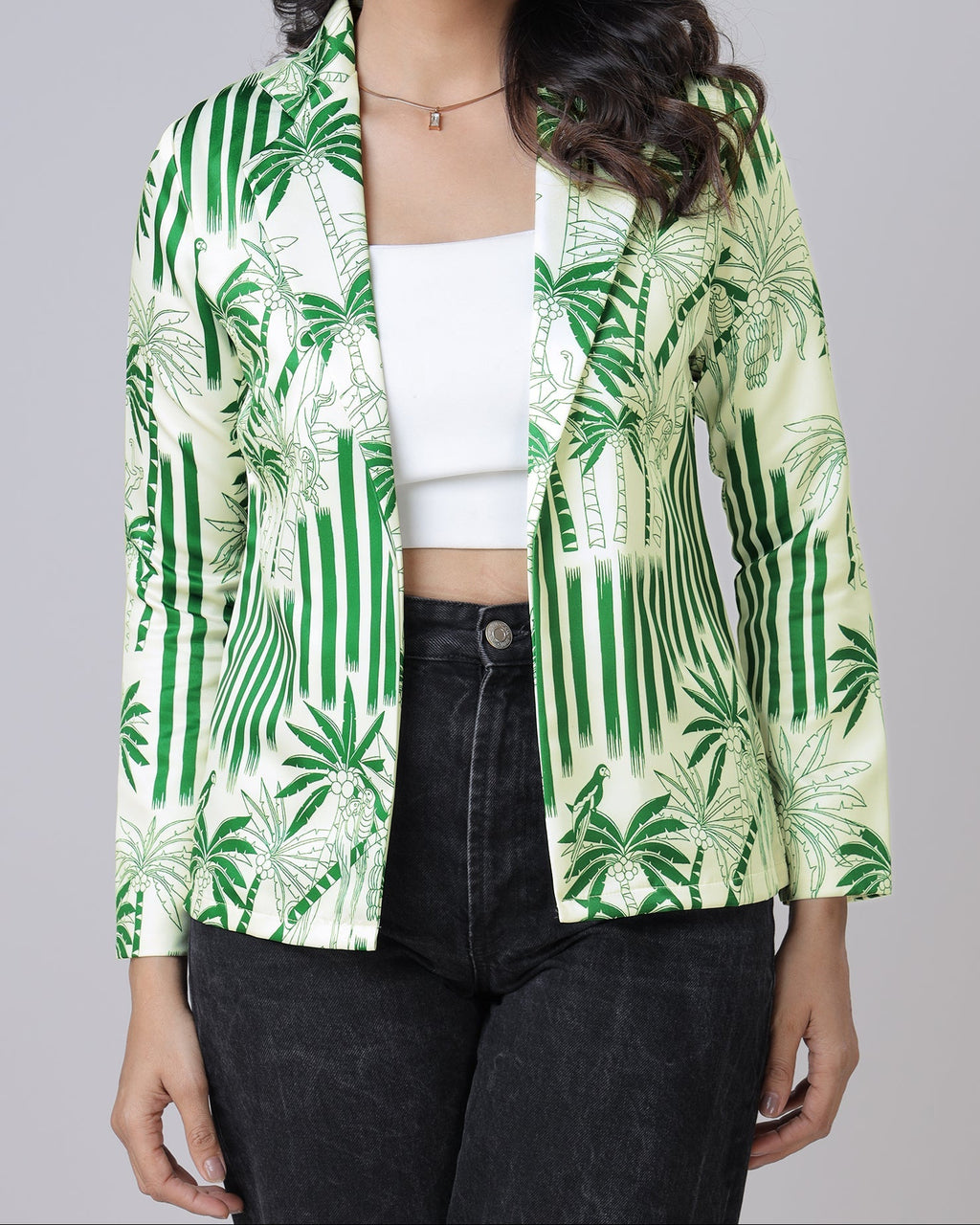 Chaqueta de mujer de satén verde con estampado tropical