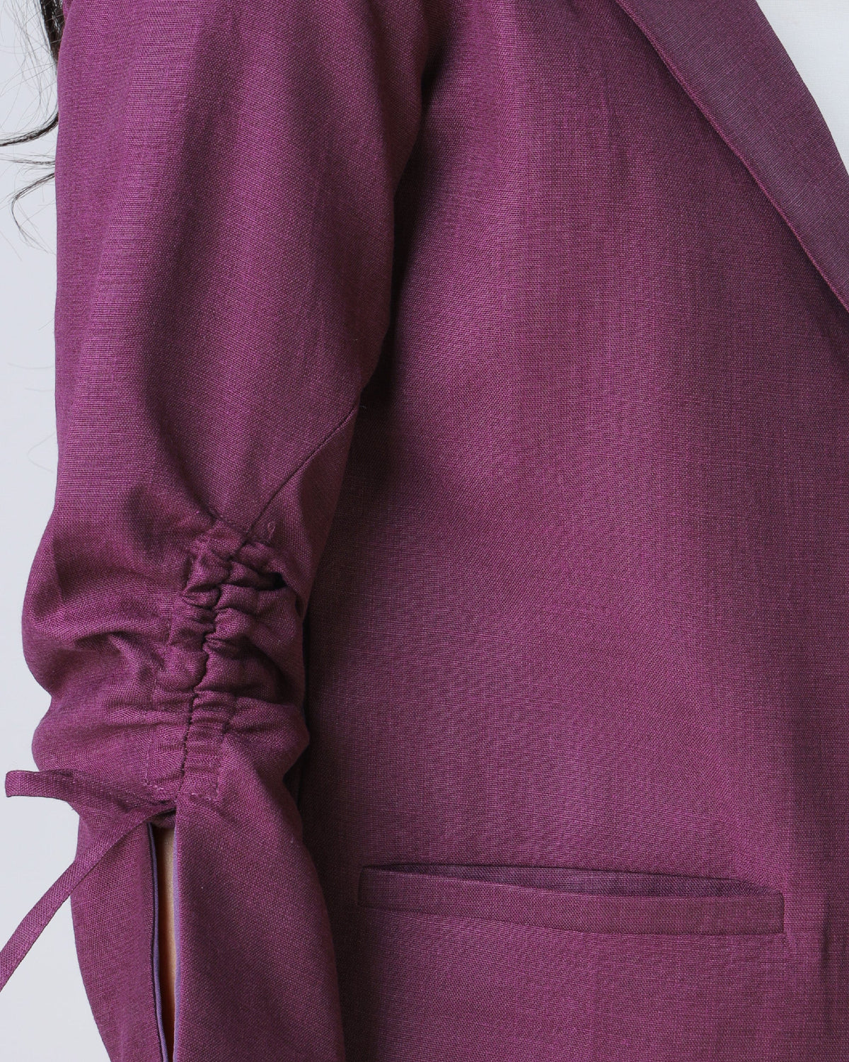 Chaqueta de mujer morado vino con puños remangados