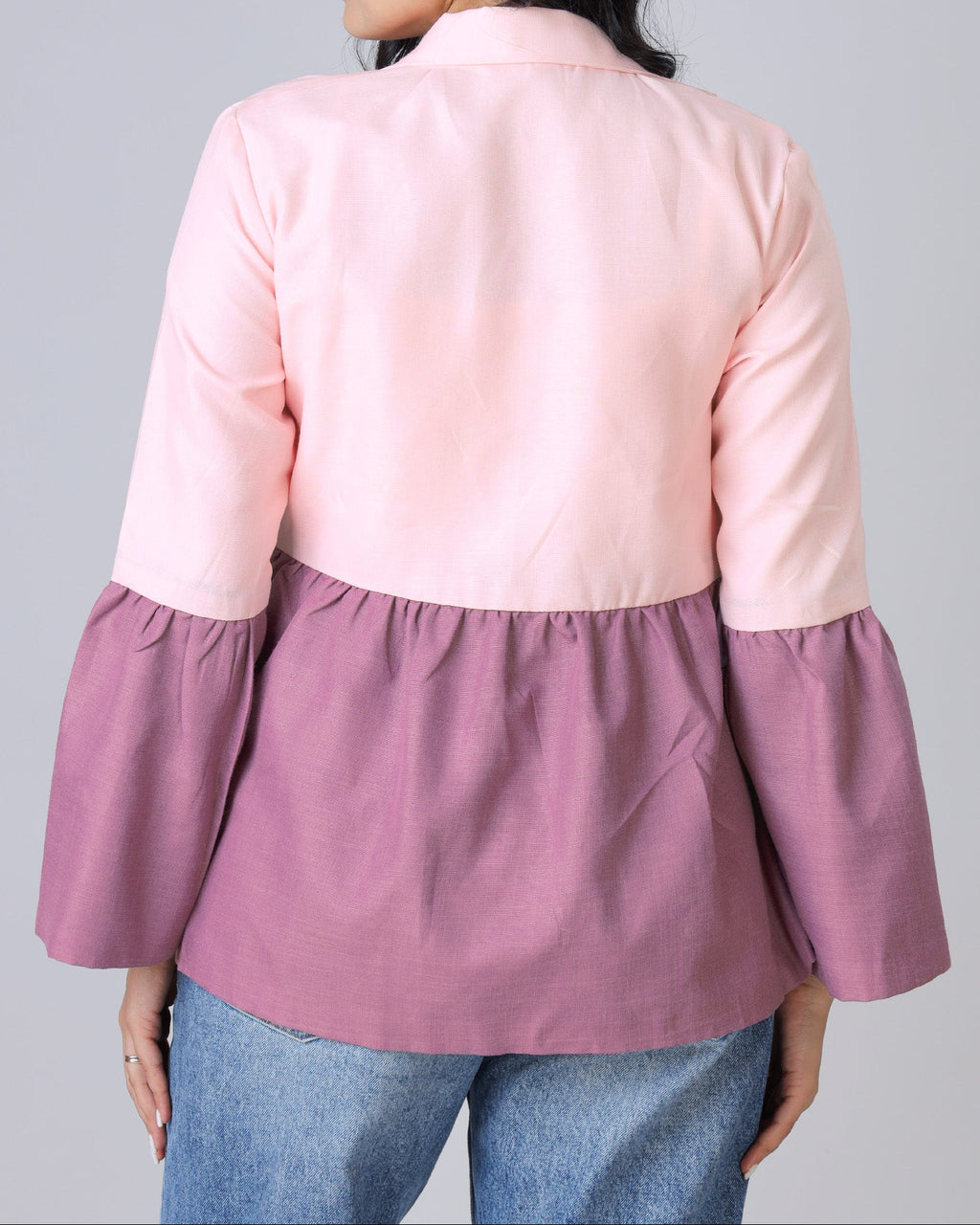 Chaqueta de mujer rosa con volantes