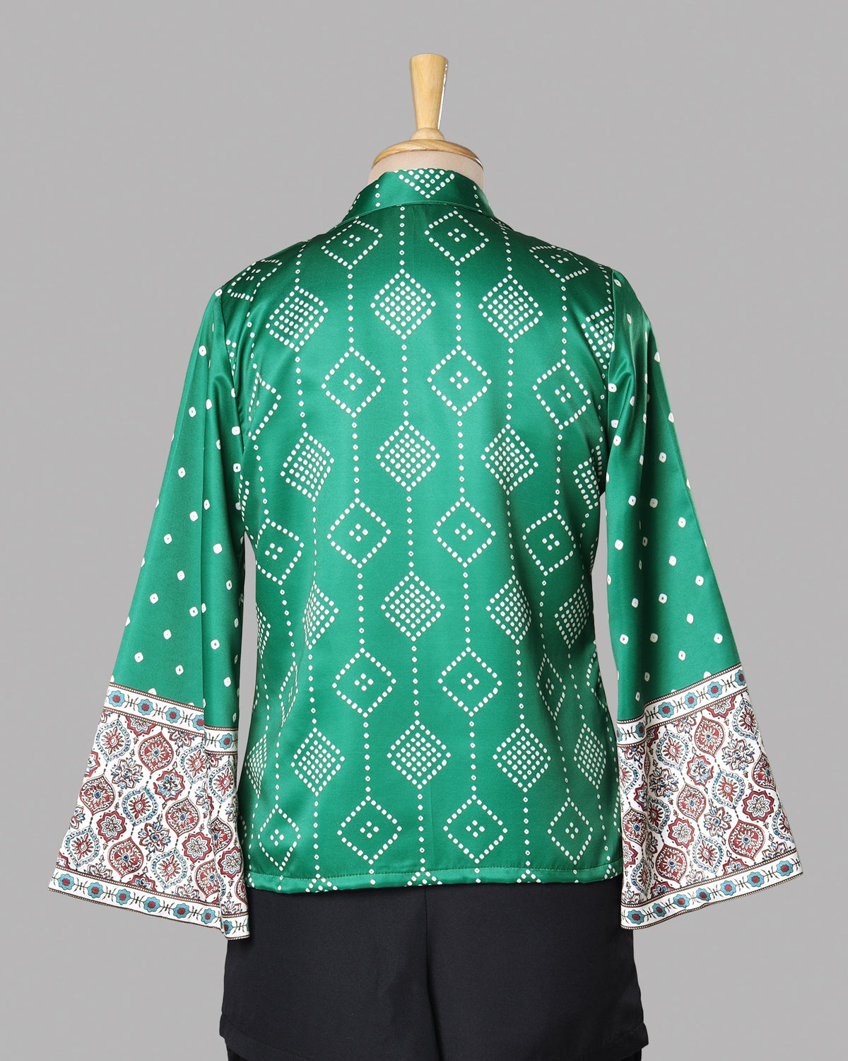 Chaqueta Bandhani verde oscuro con mangas acampanadas