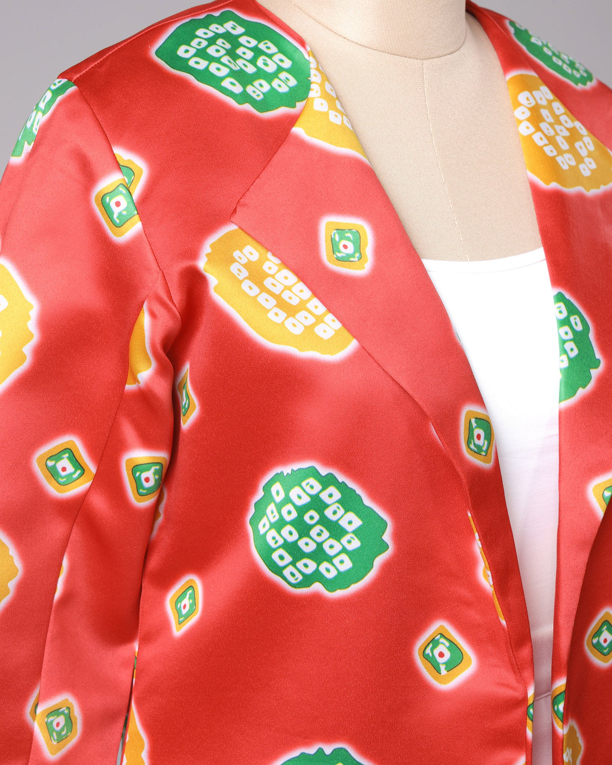 Chaqueta de mujer de satén roja