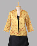 Chaqueta de mujer de satén amarillo dorado