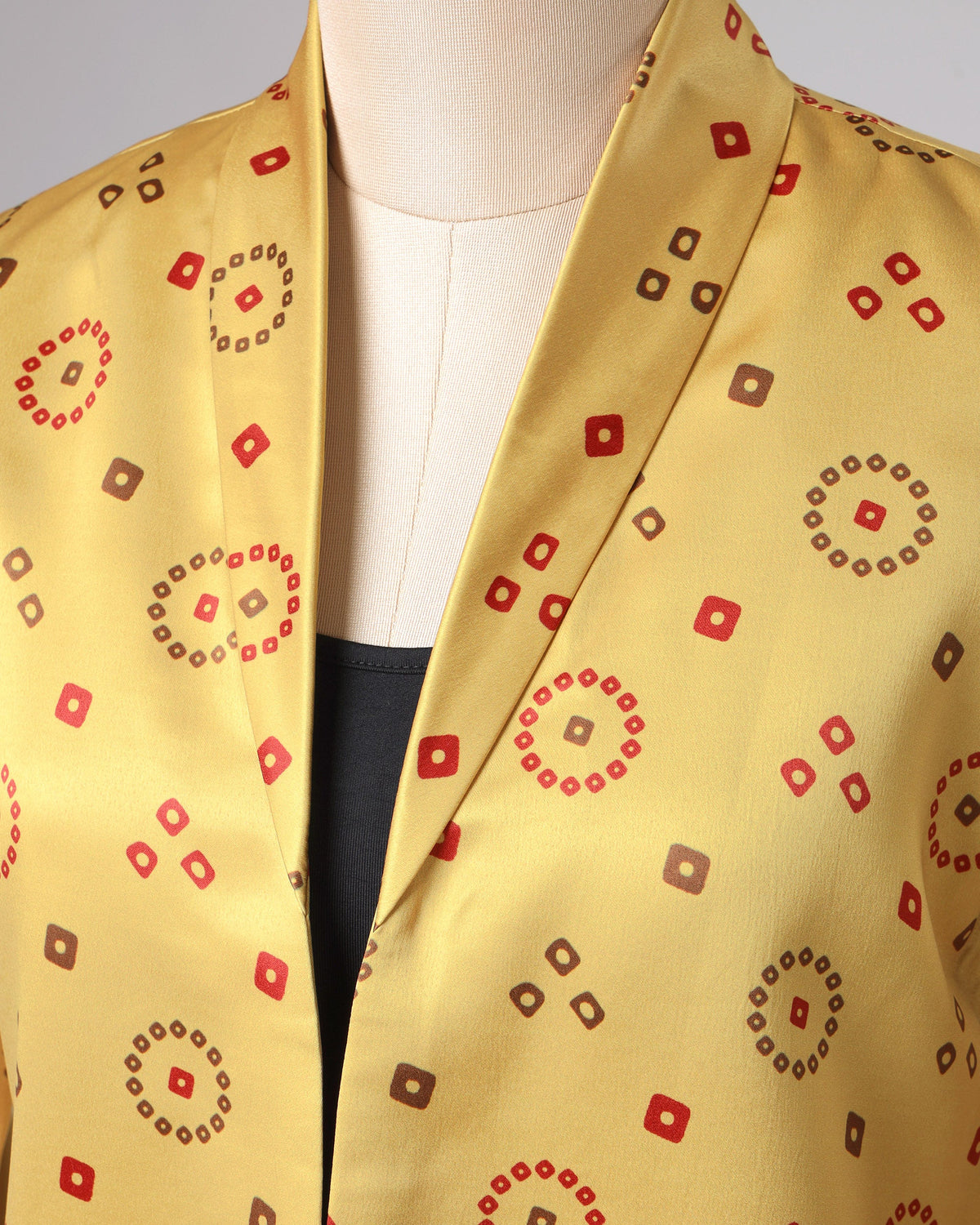 Chaqueta de mujer de satén amarillo dorado
