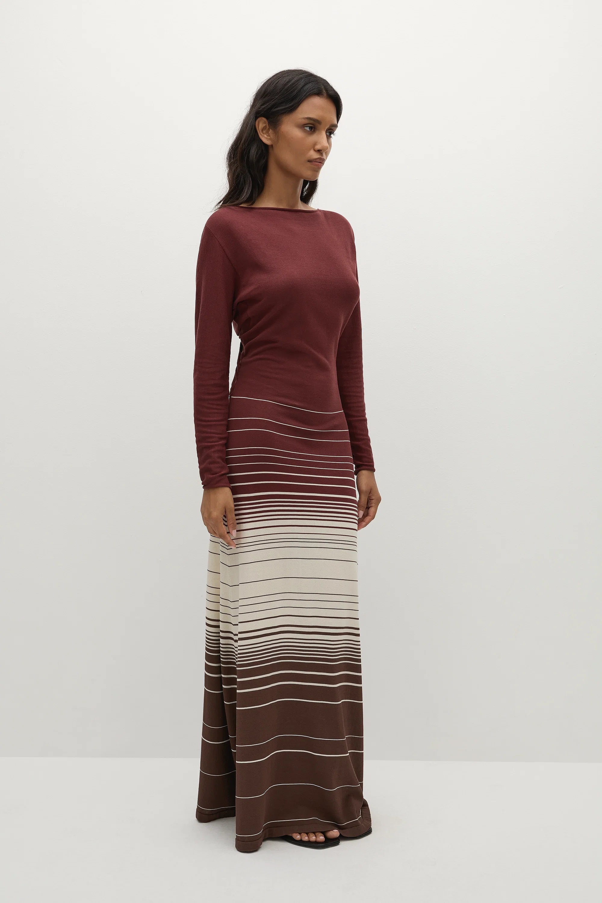 Robe longue Idun à rayures accordéon bordeaux - Vente finale